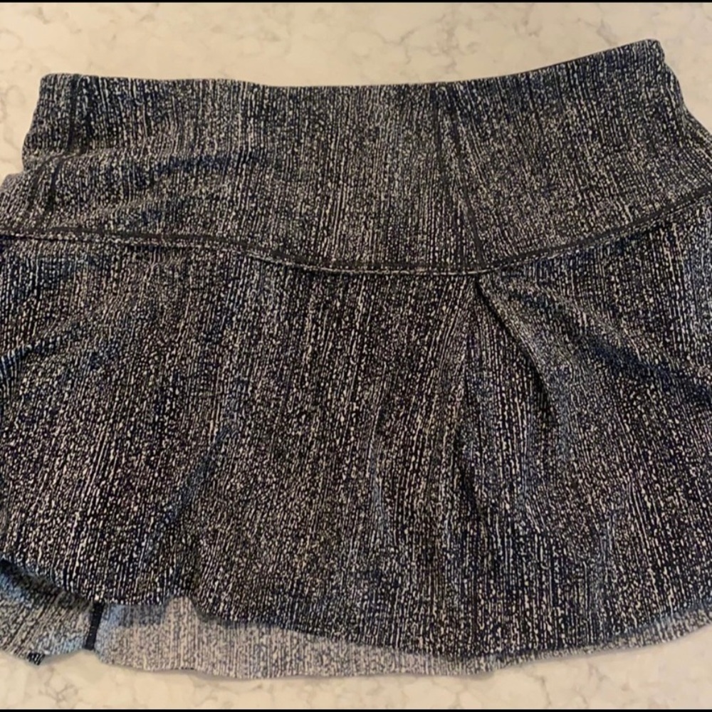 Lululemon black and white lost in place skirt